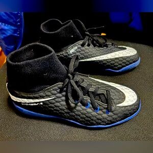 LIKE NEW- Nike HypervenomX Phelon III Indoor futsal black/blue boys size 4Y